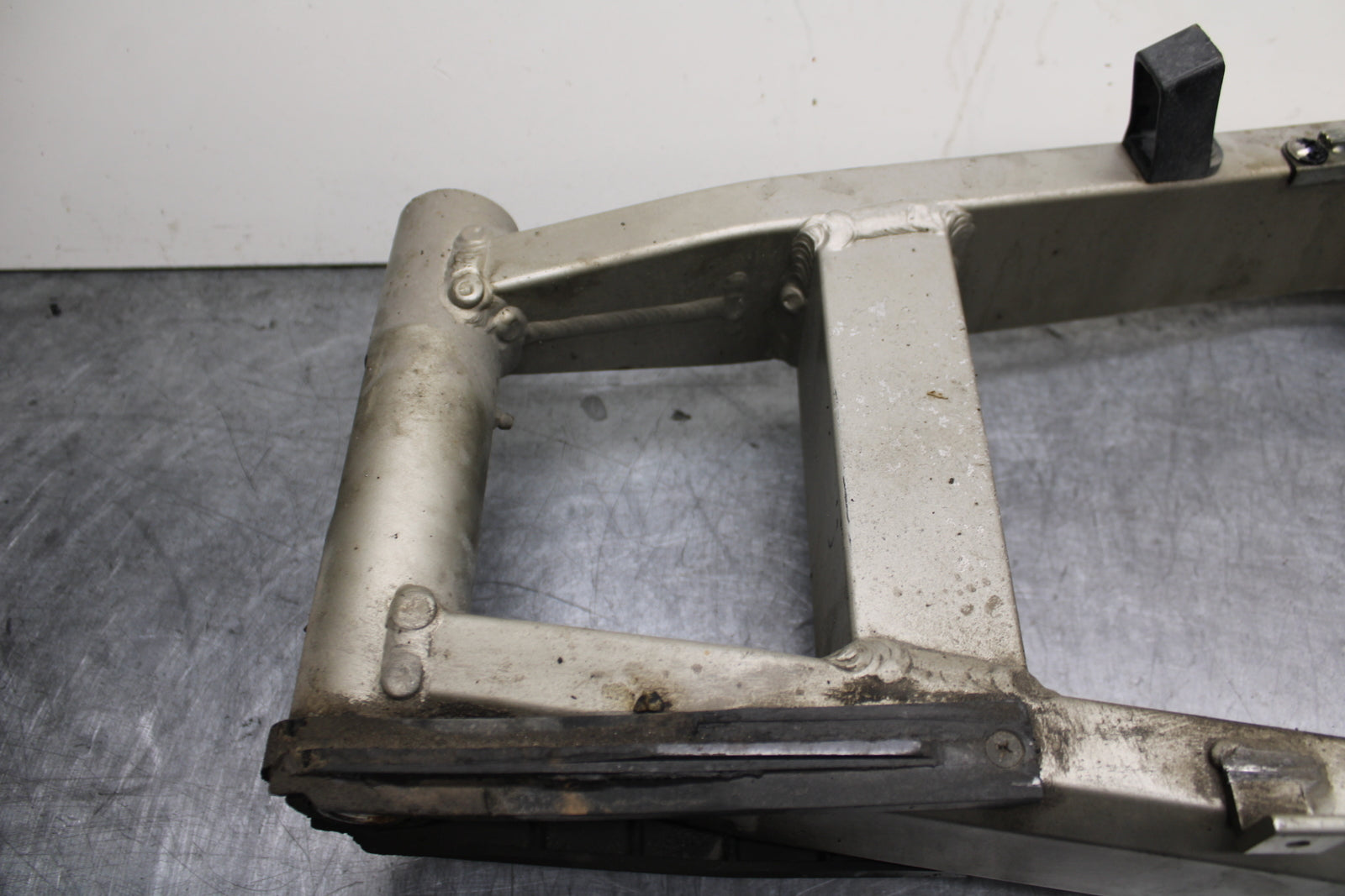 00-02 KAWASAKI NINJA ZX6R REAR SWINGARM BACK SUSPENSION SWING ARM BB750