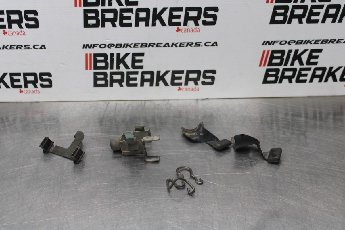 2006 Suzuki Boulevard C90 MOUNT BRACKET BB849