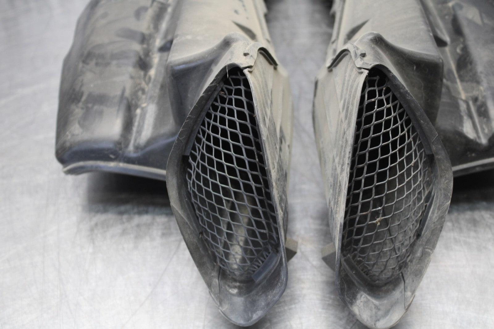 06-07 SUZUKI GSXR 600 RIGHT LEFT AIR INTAKE DUCTS BB170
