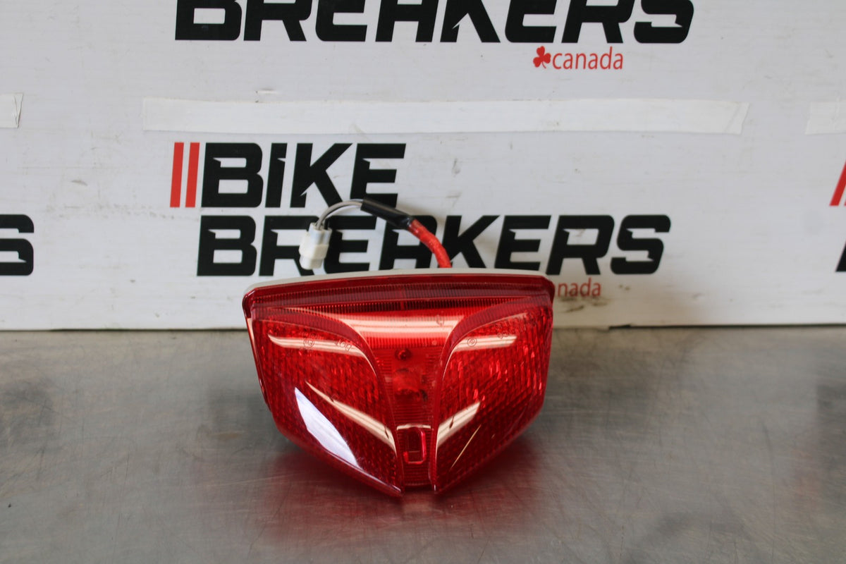 11-26 SUZUKI GSXR750 REAR TAIL TAILLIGHT BACK BRAKE LIGHT BB882