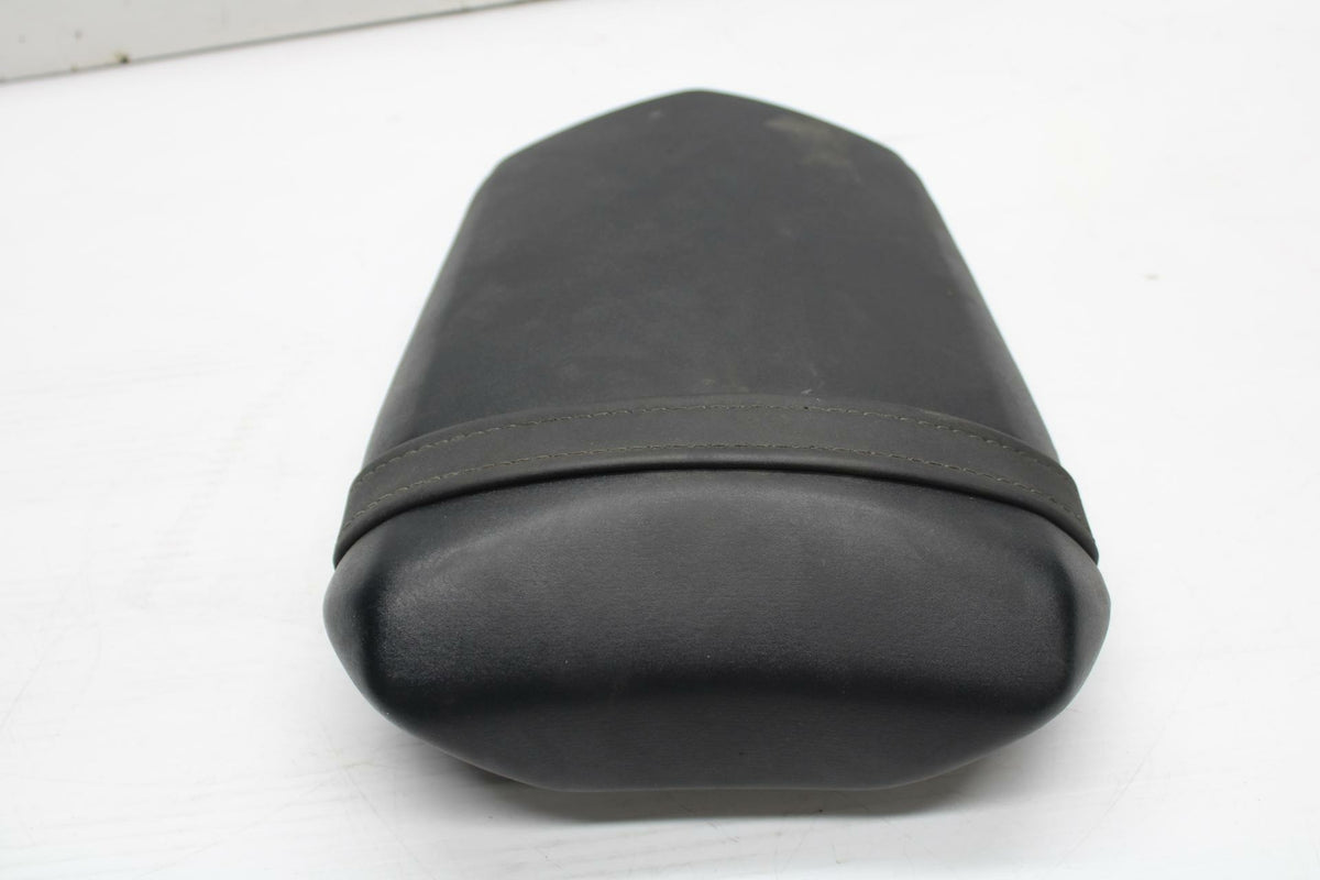 06 YAMAHA YZF R1 REAR BACK PASSENGER TANDEM SEAT PAD SADDLE PILLION BB282