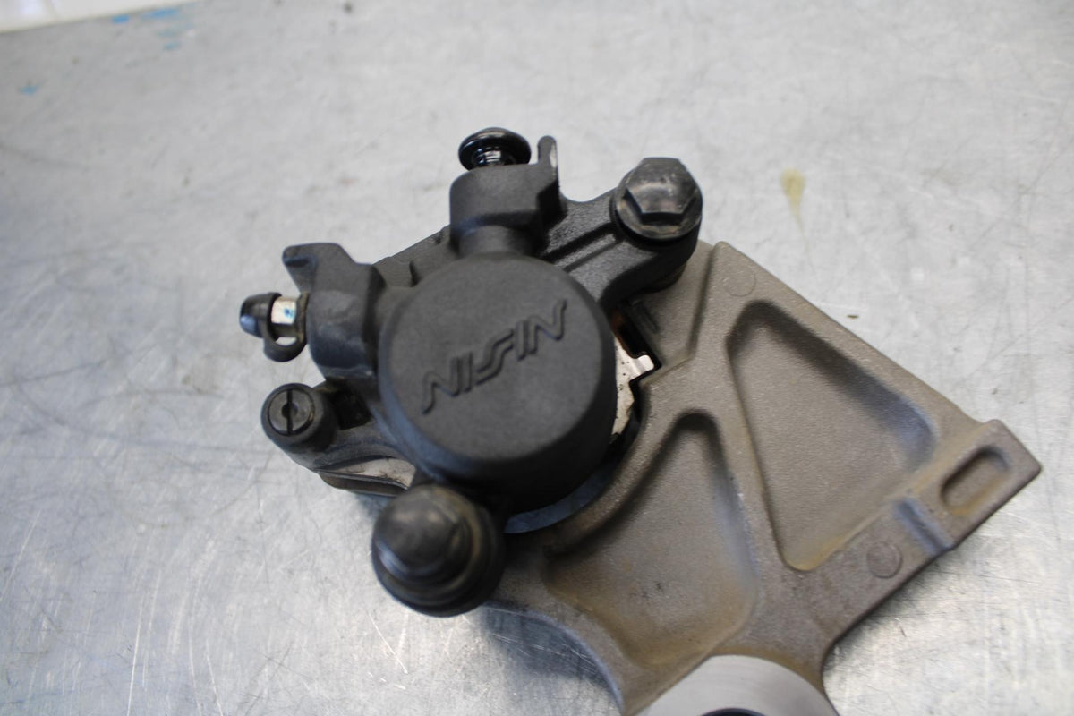 08-16 YAMAHA YZF R6 REAR  BRAKE CALIPER W MOUNT BRACKET 2C0-2580W-00-00 BB436