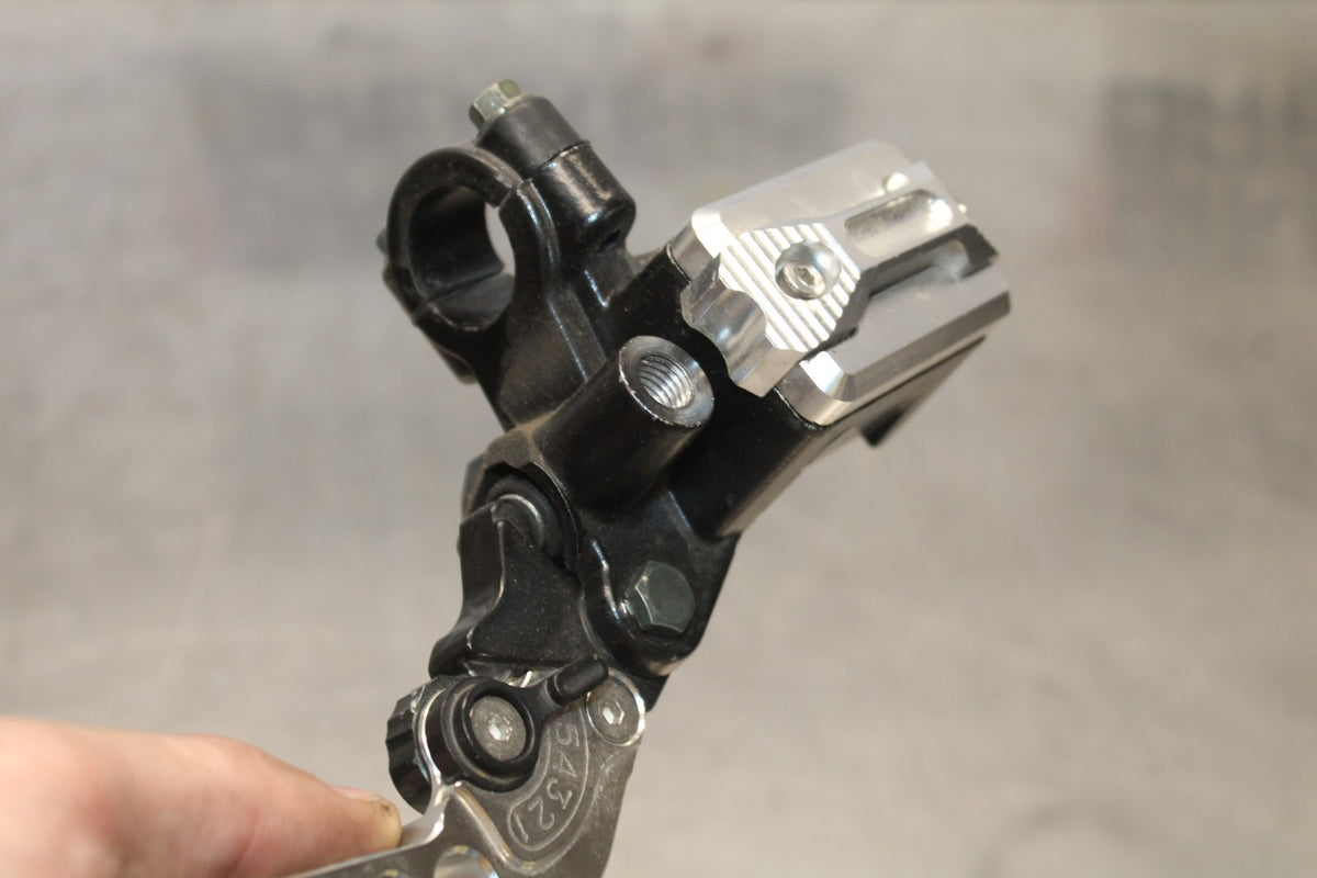 03-04 YAMAHA YZF R6S FRONT BRAKE MASTER CYLINDER w/ LEVER BB890