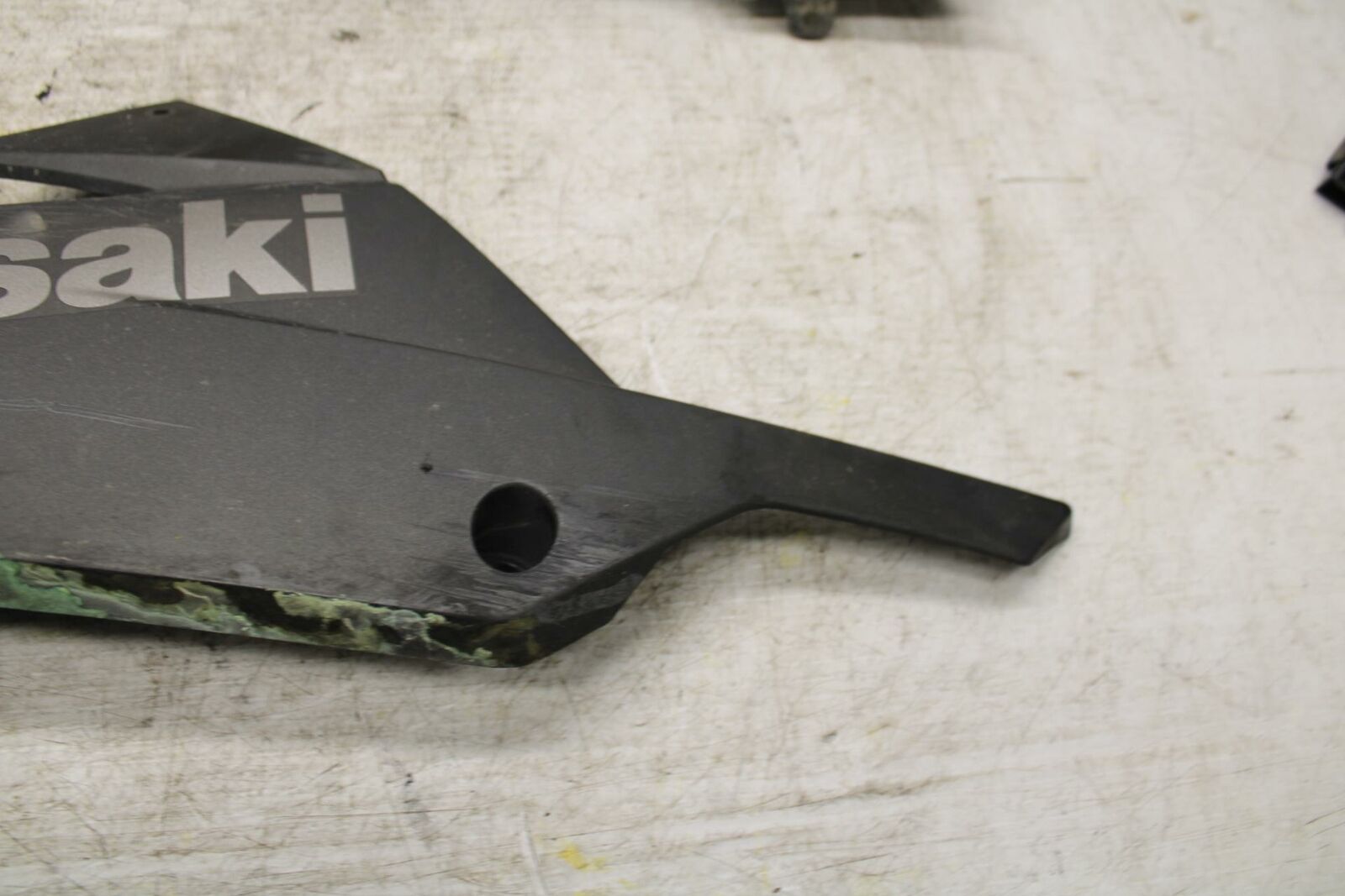 12-13 KAWASAKI EX300 NINJA LOWER BOTTOM BELLY FAIRING COWL BB373