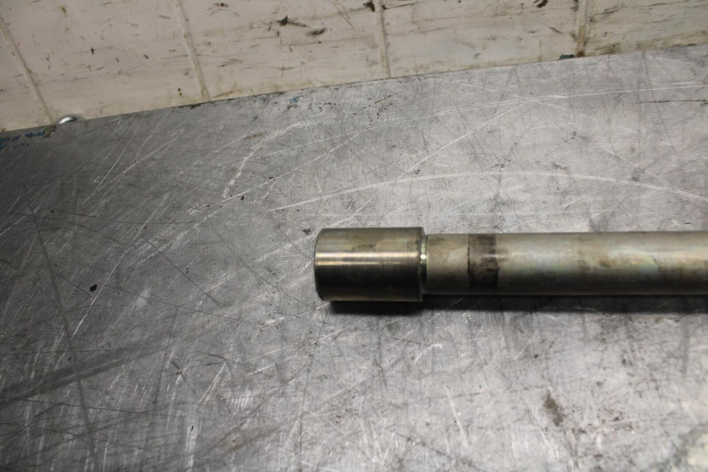 18 YAMAHA YZF R1  FRONT WHEEL RIM AXLE PIVOT BOLT BB473