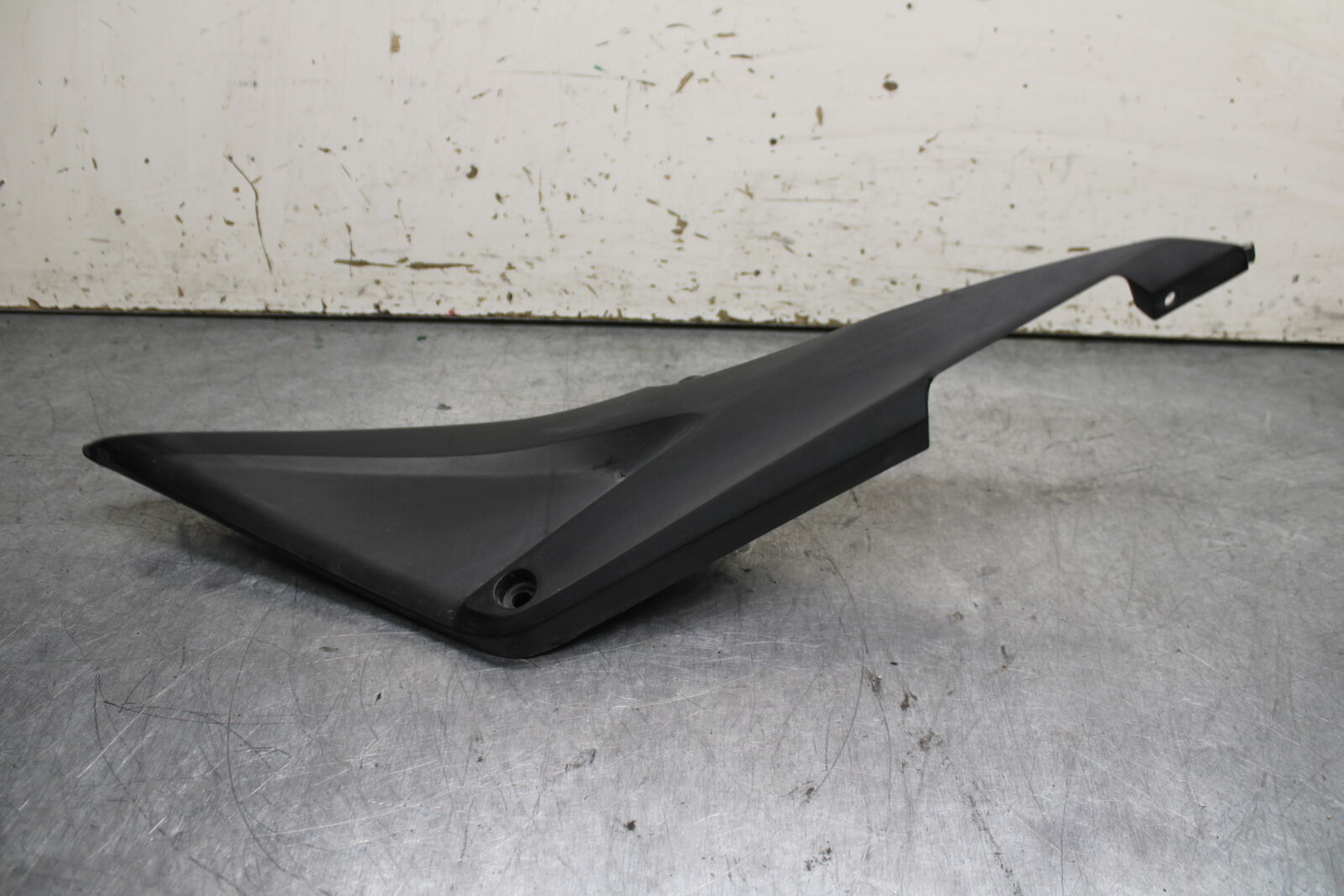 05-06 HONDA CBR600RR LEFT FRONT SIDE SEAT SADDLE PANEL TRIM COWL FAIRING BB739
