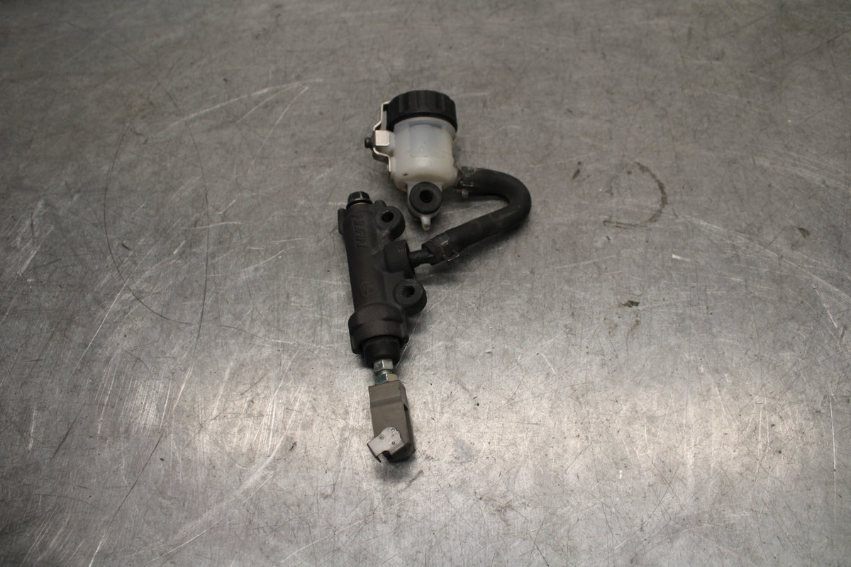 17-21 HONDA CBR1000RR SP REAR BACK BRAKE MASTER CYLINDER W RESERVOIR BB681