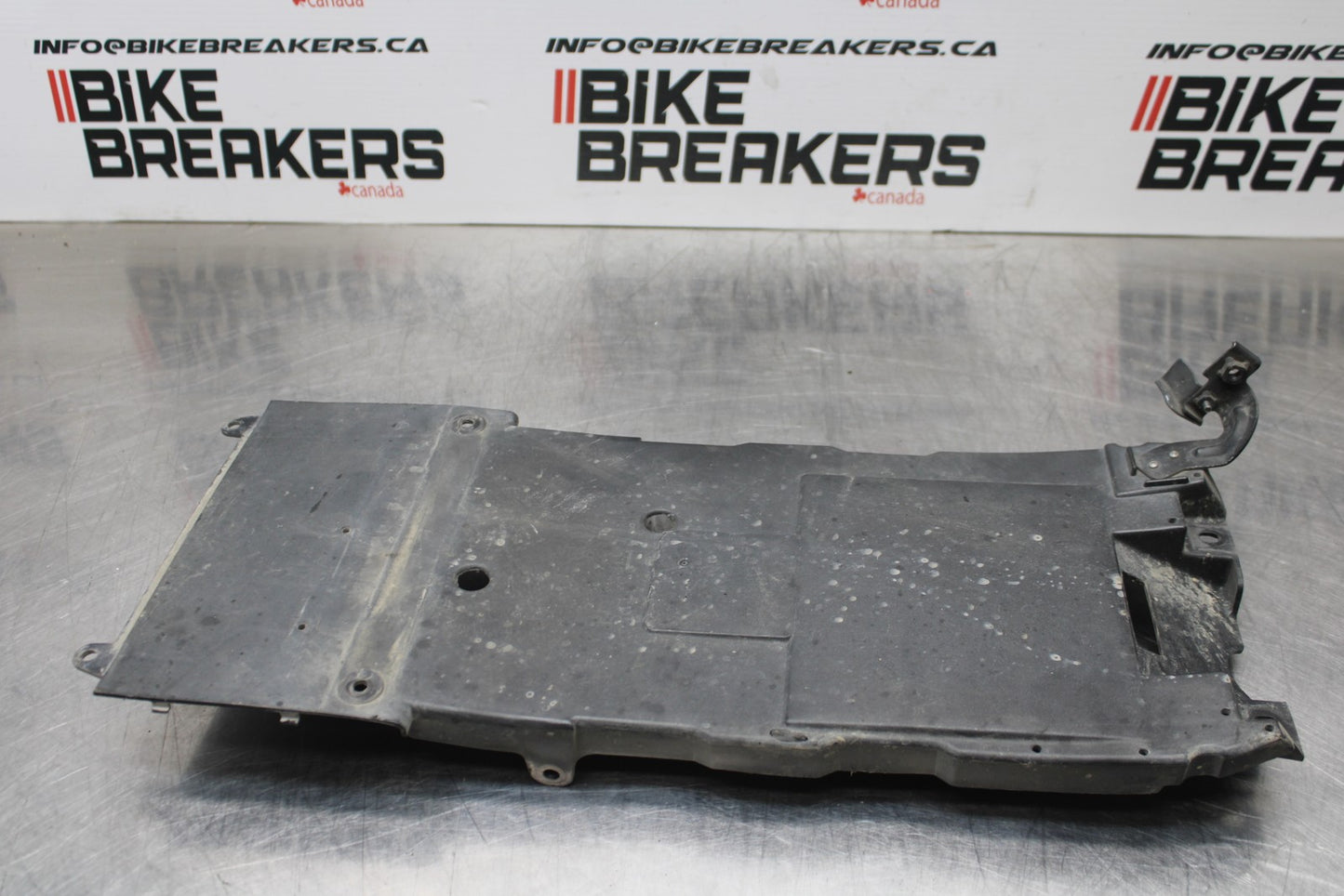 08 KAWASAKI NINJA ZX10R REAR BACK TAIL UNDERTAIL BATTERY TRAY PLASTIC BB201