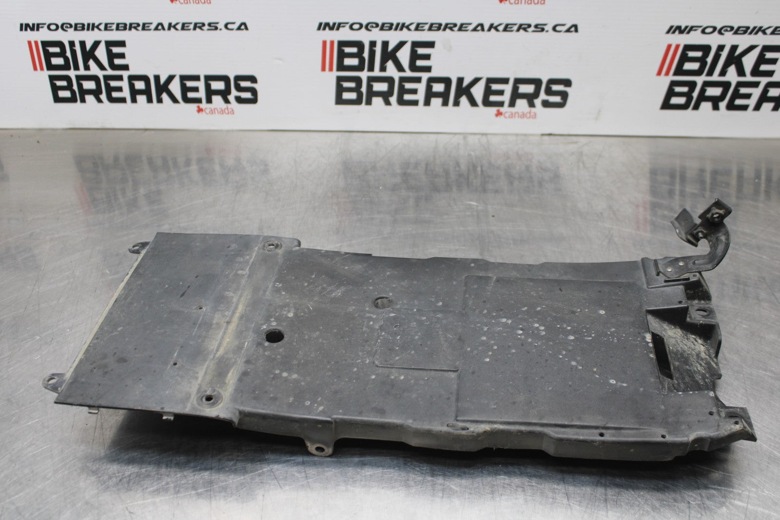 08 KAWASAKI NINJA ZX10R REAR BACK TAIL UNDERTAIL BATTERY TRAY PLASTIC BB201