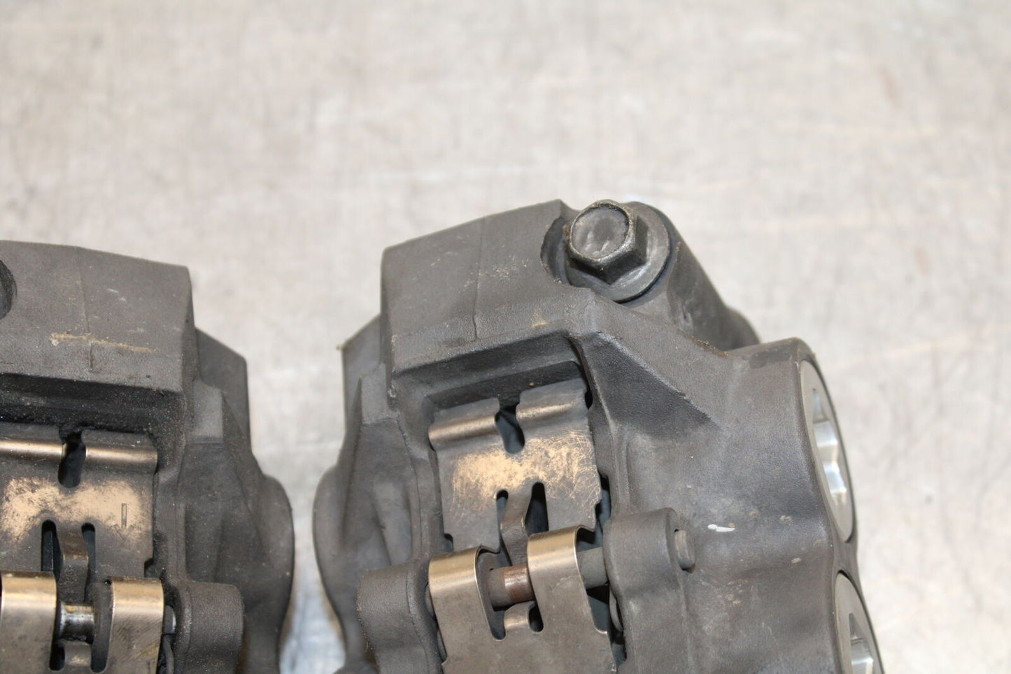 06 YAMAHA YZF R6 RIGHT LEFT FRONT BRAKE CALIPER SET PAIR CALIPERS BB716