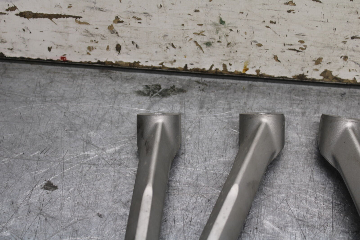 05-08 SUZUKI GSXR1000 REAR BACK PASSENGER PEG SET PAIR BB113