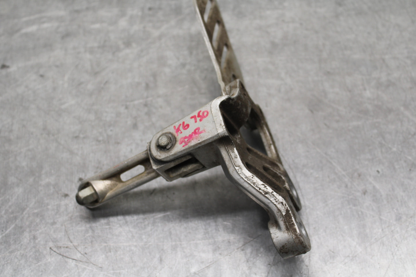 06-07 SUZUKI GSXR750 LEFT REARSET REAR SET DRIVER FOOT PEG REST STOP BB132