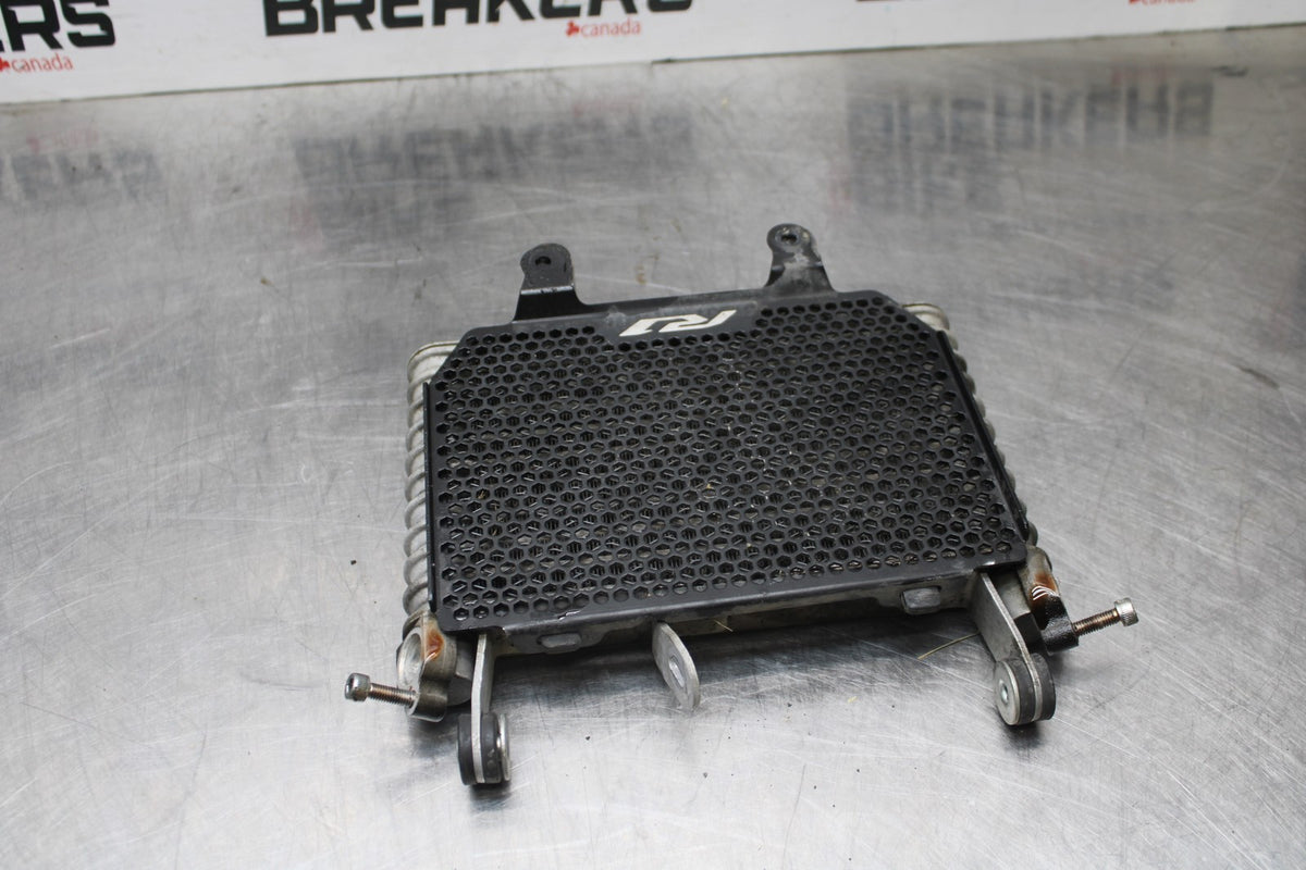 18 YAMAHA YZF R1  ENGINE MOTOR OIL COOLER  BB838