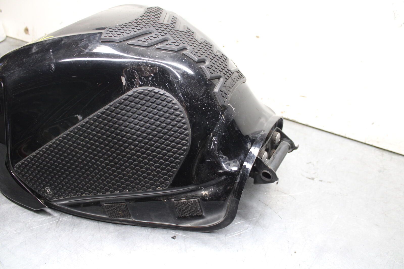 11-24 SUZUKI GSXR750 GAS TANK FUEL CELL PETROL RESERVOIR BB714