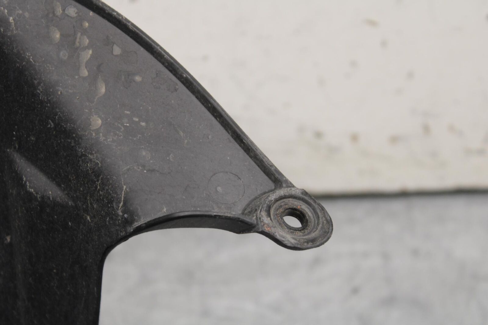 09-12 KAWASAKI NINJA ZX6R REAR BACK WHEEL TIRE HUGGER FENDER 35023-0171 BB640