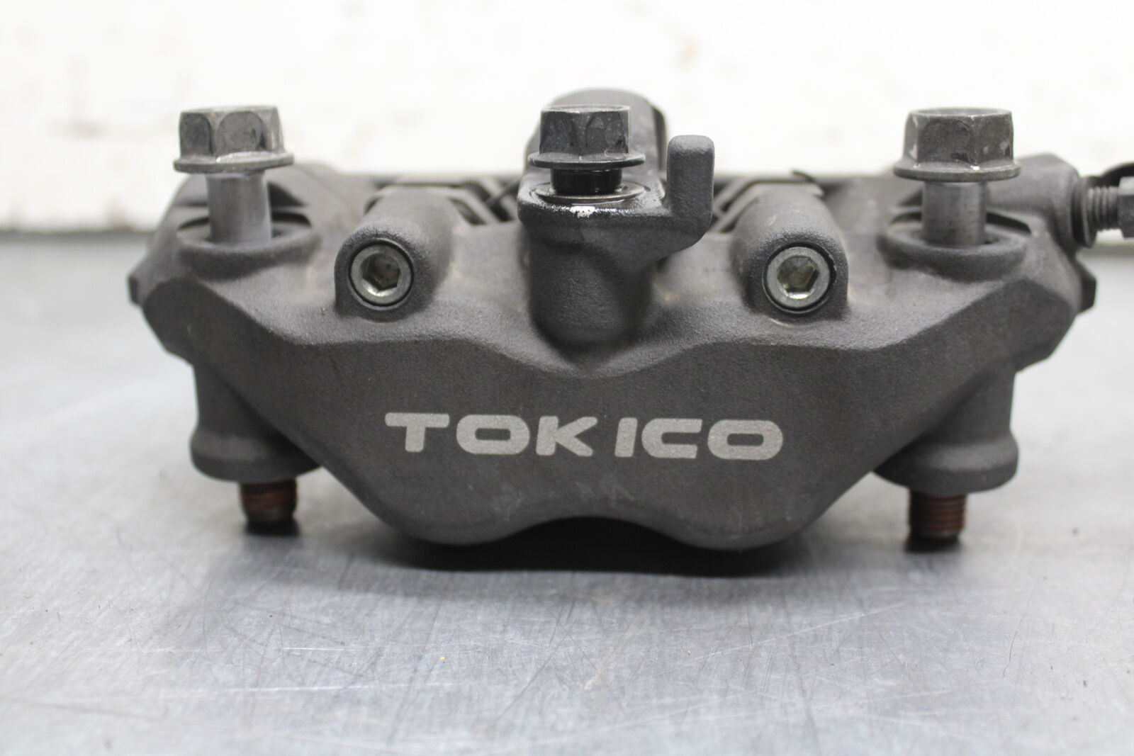 05-06 HONDA CBR600RR RIGHT LEFT FRONT BRAKE CALIPER SET PAIR CALIPERS BB727