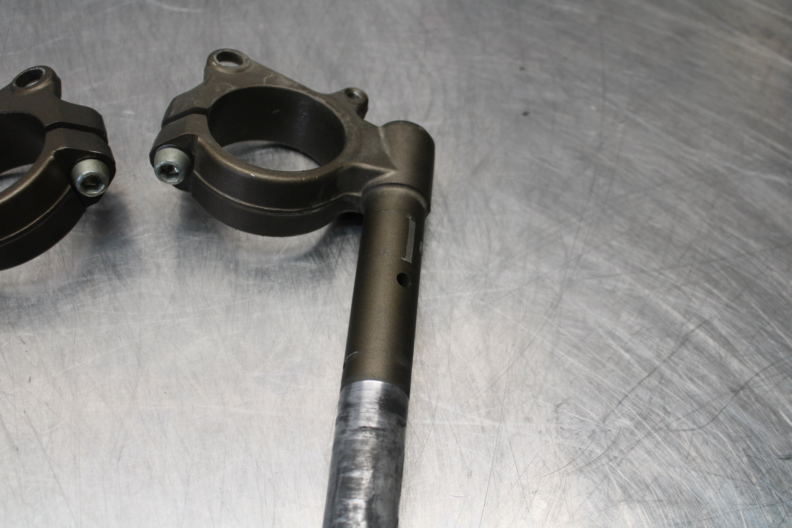 04-05 KAWASAKI NINJA ZX10R LEFT RIGHT CLIP ON ONS HANDLEBARS PAIR SET BB163