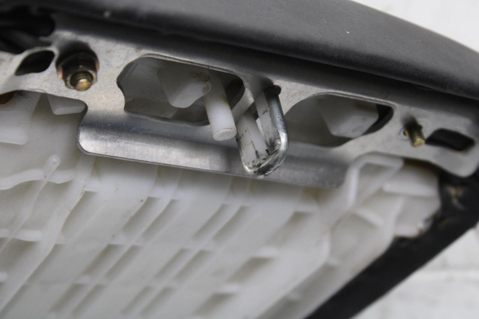 2005 Honda CBR600RR REAR BACK PASSENGER TANDEM SEAT PAD SADDLE PILLION BB564