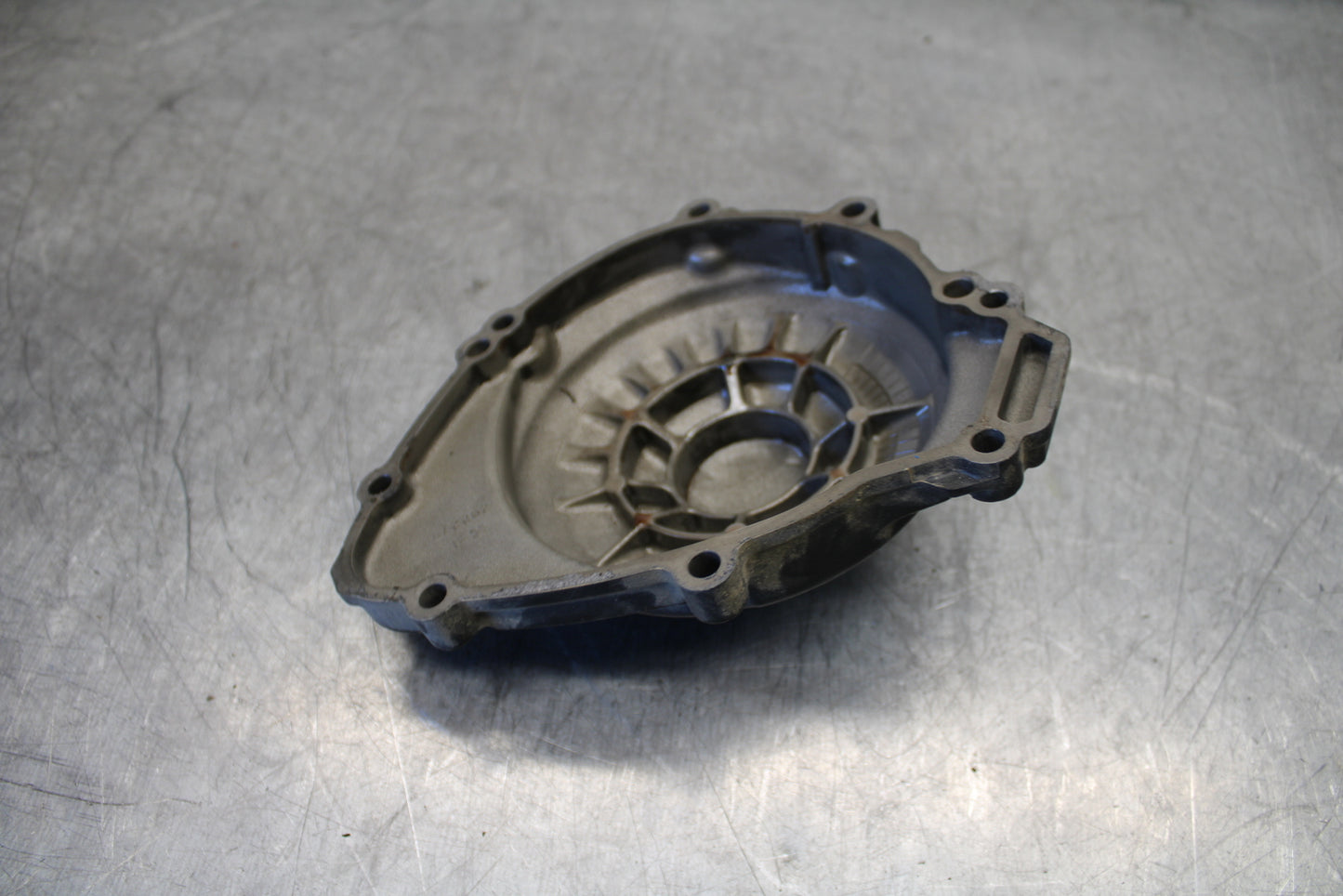 09-14 YAMAHA YZF R1 STATOR MAGNETO ALTERNATOR GENERATOR COVER BB696