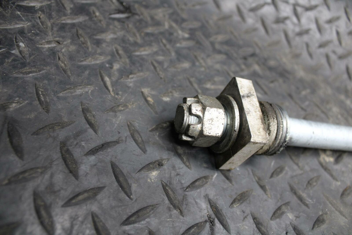 12-17 KAWASAKI NINJA 650 REAR AXLE BACK WHEEL RIM PIVOT  41068-0054 BB211