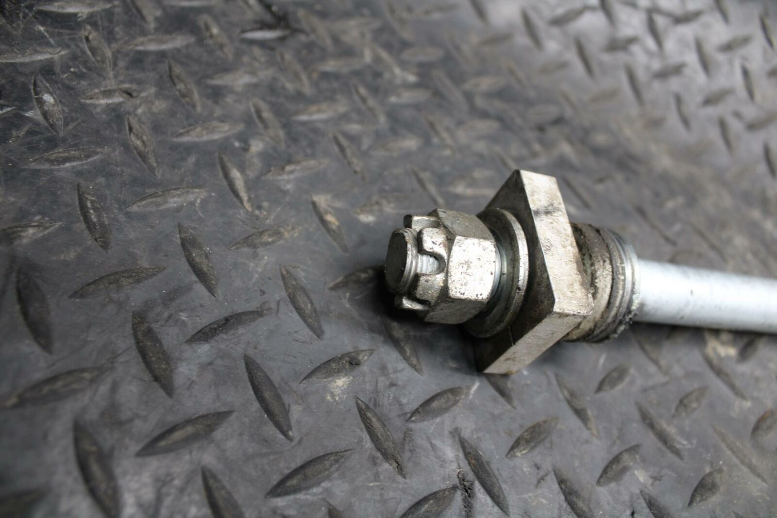 12-17 KAWASAKI NINJA 650 REAR AXLE BACK WHEEL RIM PIVOT  41068-0054 BB211