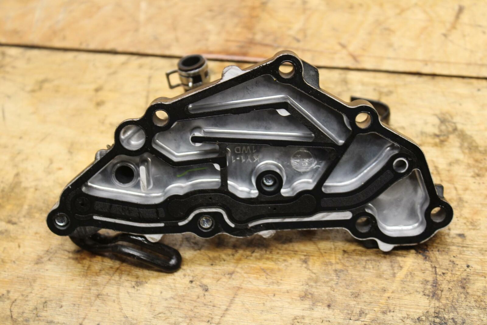15-17 YAMAHA YZF R3 UPPER ENGINE TOP CRANKCASE CRANK CASE VENT COVER BB293