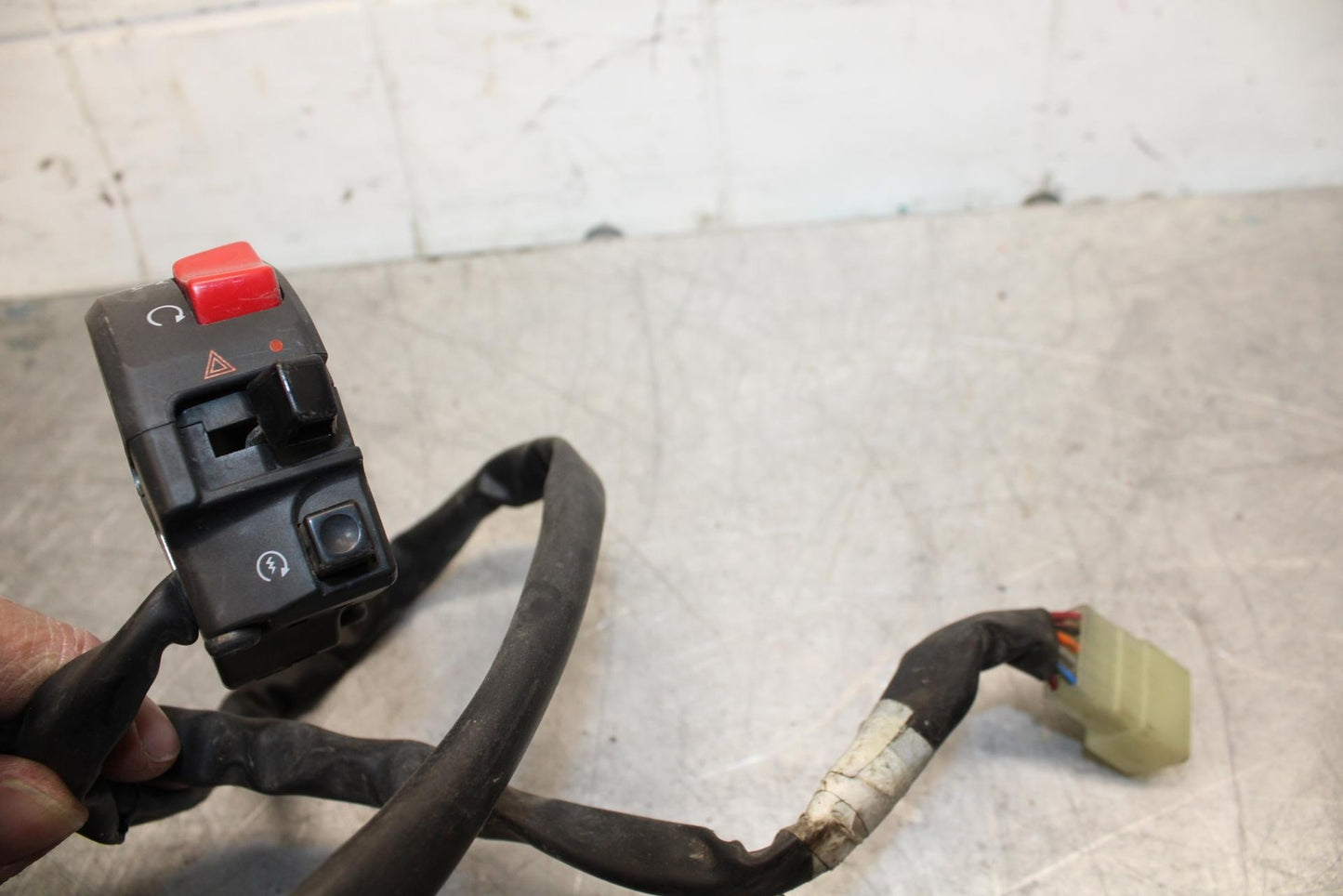 07-08 KAWASAKI CONCOURS 1400 ABS RIGHT CLIP ON HANDLE KILL OFF START SWITCH BB44