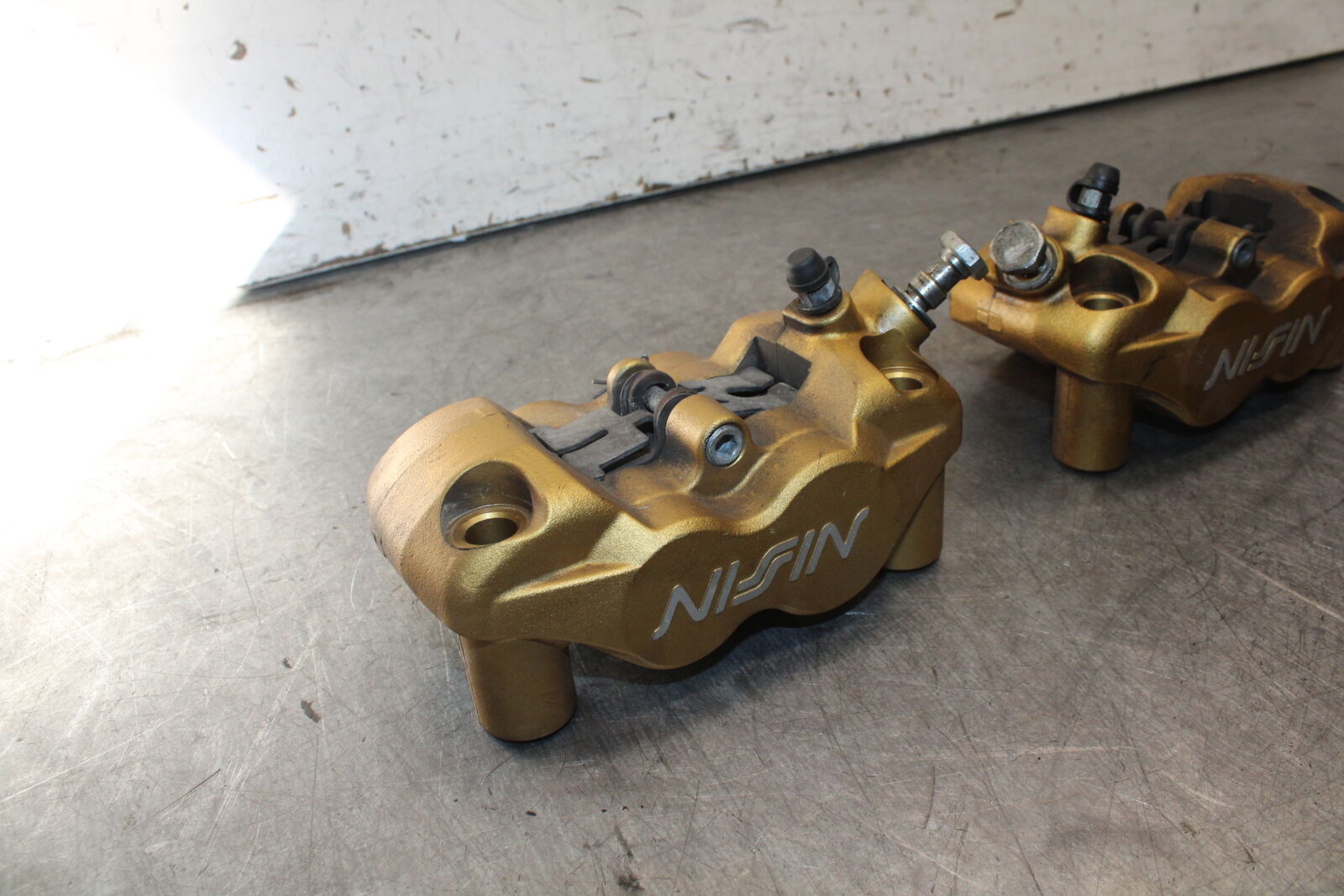 07-08 TRIUMPH DAYTONA 675 RIGHT LEFT FRONT BRAKE CALIPER SET PAIR CALIPERS BB685