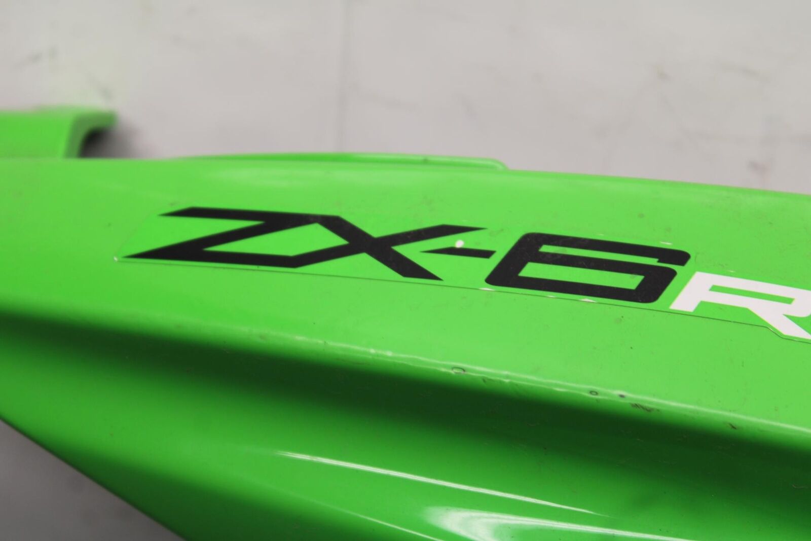 2011 Kawasaki Ninja ZX6R ZX600R RIGHT REAR BACK TAIL FAIRING COWL SHROUD BB587