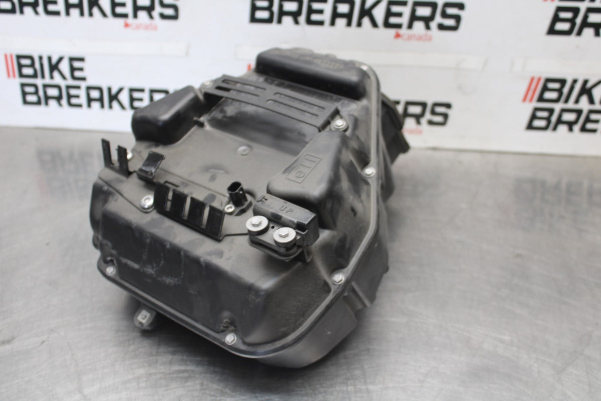 12 TRIUMPH STREET TRIPLE R AIRBOX AIR INTAKE FILTER BOX BB914