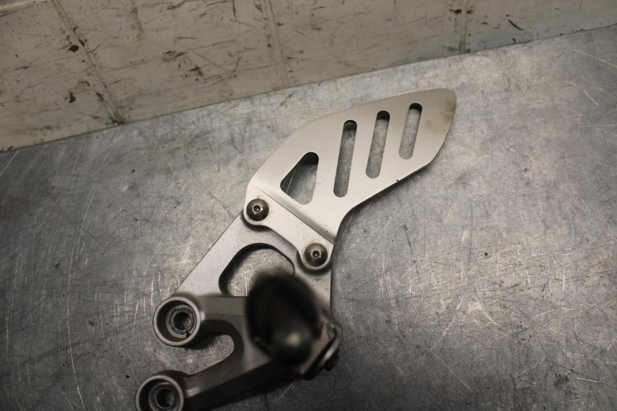 2006 Suzuki GSXR750 LEFT REARSET REAR SET DRIVER FOOT PEG REST STOP BB40