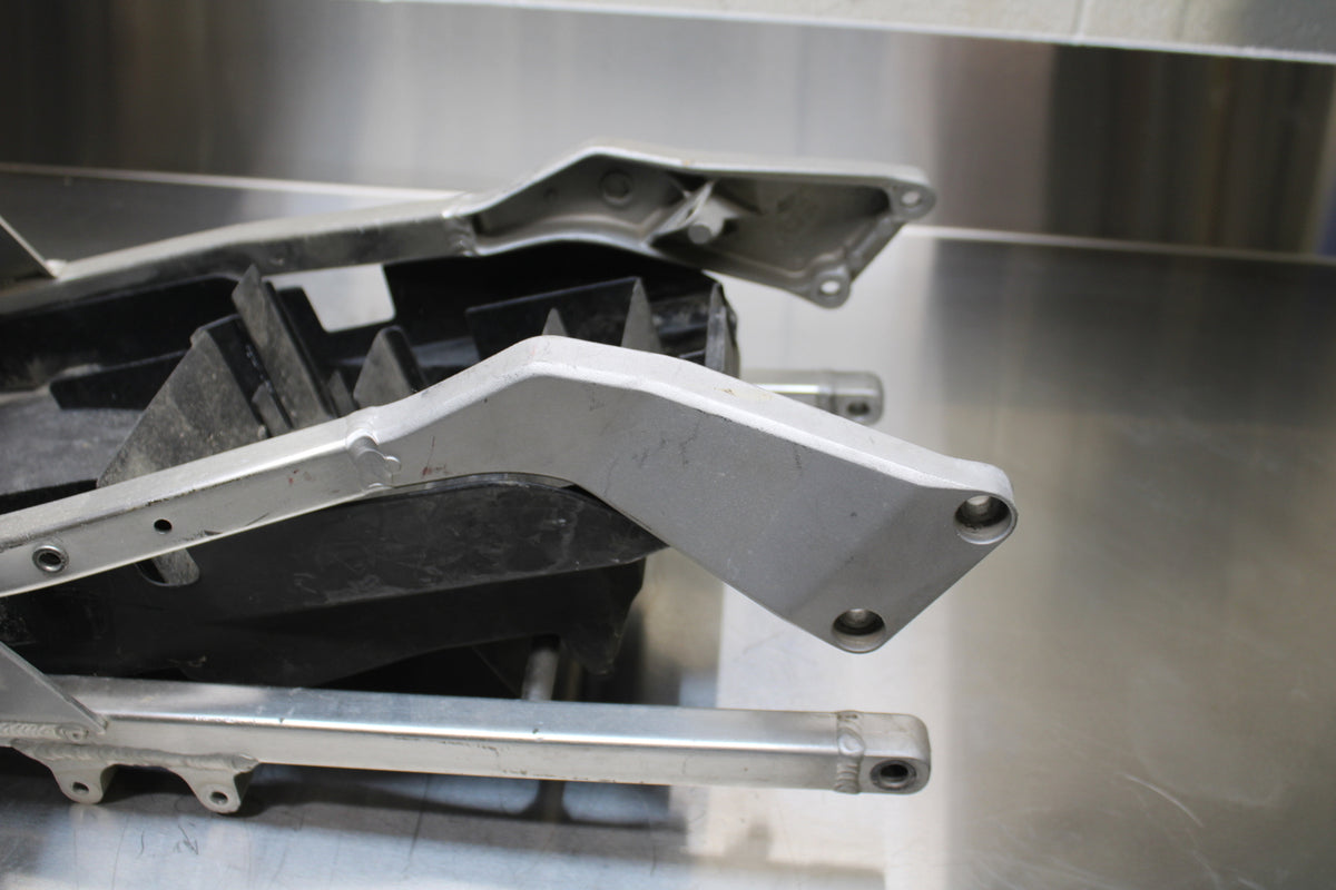 00-01 HONDA CBR929RR REAR SUBFRAME BACK SUB FRAME BB265