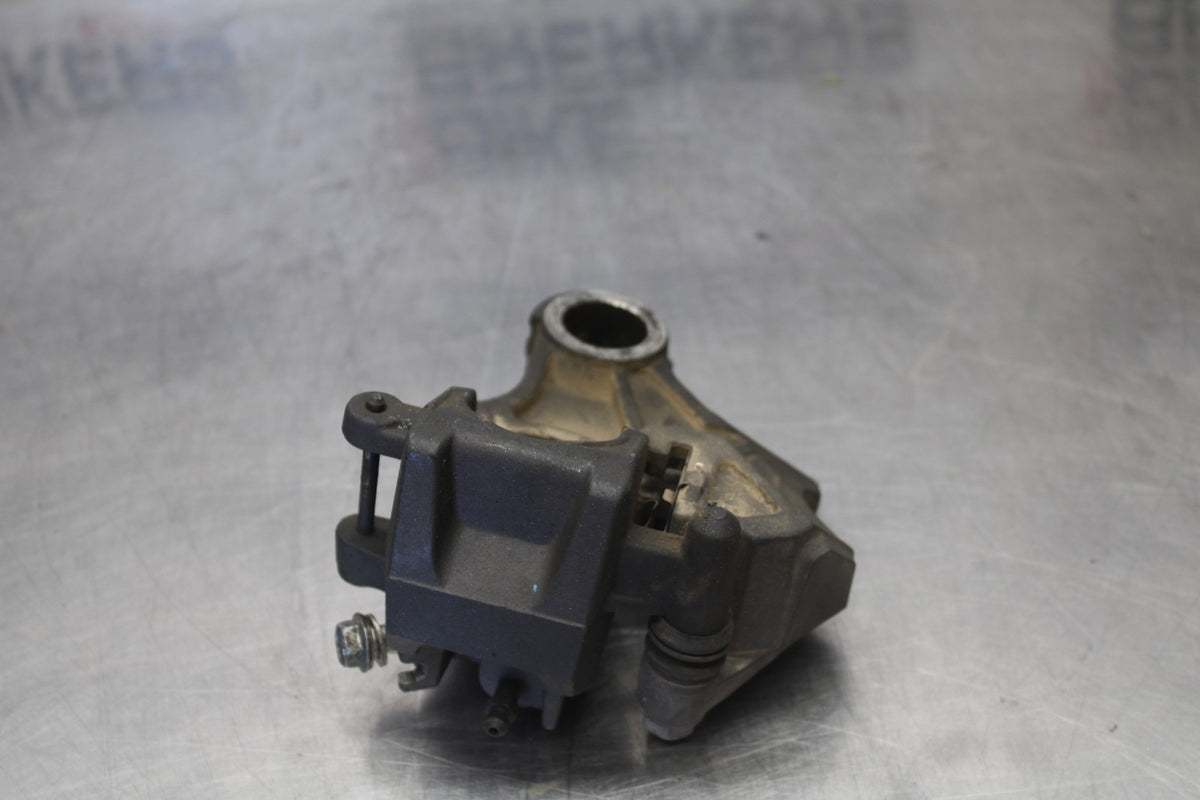 06-07 SUZUKI GSXR600 REAR BACK BRAKE CALIPER W MOUNT BRACKET BB836