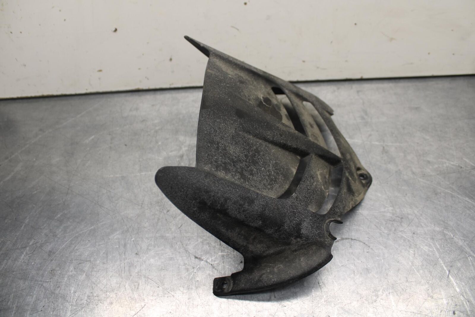 23 KAWASAKI NINJA ZX6R 636 REAR BACK WHEEL TIRE HUGGER FENDER BB609