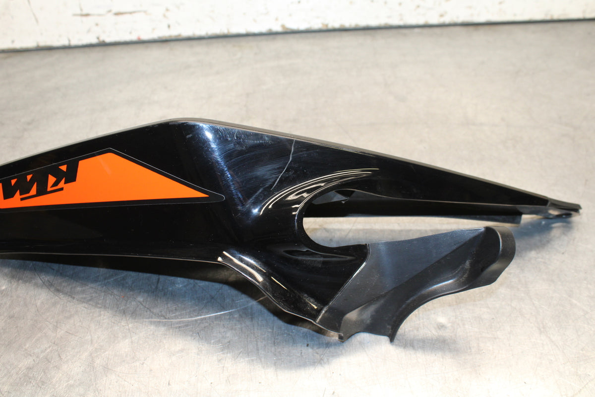17-24 KTM 390 DUKE LEFT REAR BACK TAIL FAIRING COWL SHROUD BB734