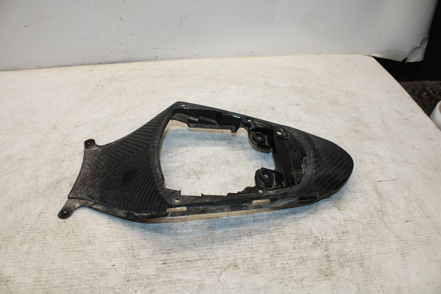 11-19 SUZUKI GSXR600 CENTER REAR BACK TAIL FAIRING COWL BB371