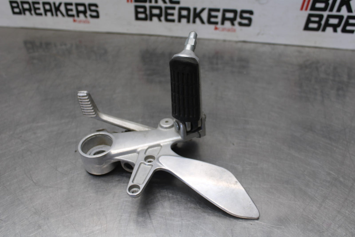 98-05 HONDA SUPER HAWK 1000 VTR1000F RIGHT REARSET DRIVER FOOT PEG BB924