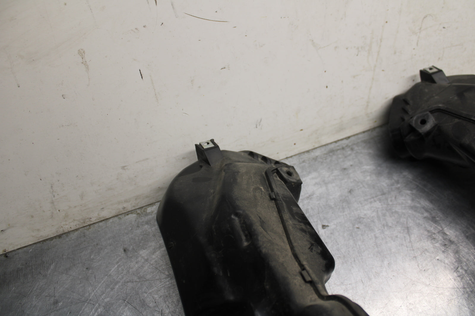 09 SUZUKI GSXR600 RIGHT LEFT AIR INTAKE DUCTS BB759
