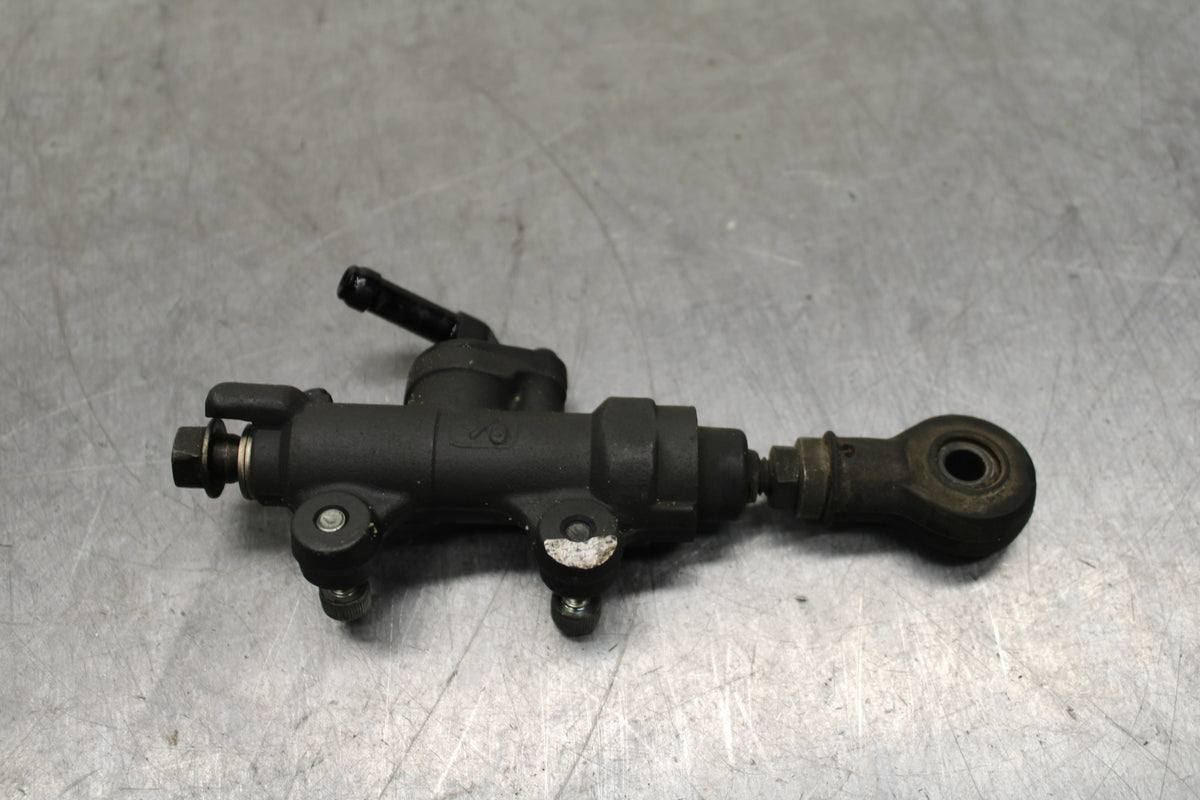 03-04 HONDA CBR600RR REAR BACK BRAKE MASTER CYLINDER BB127