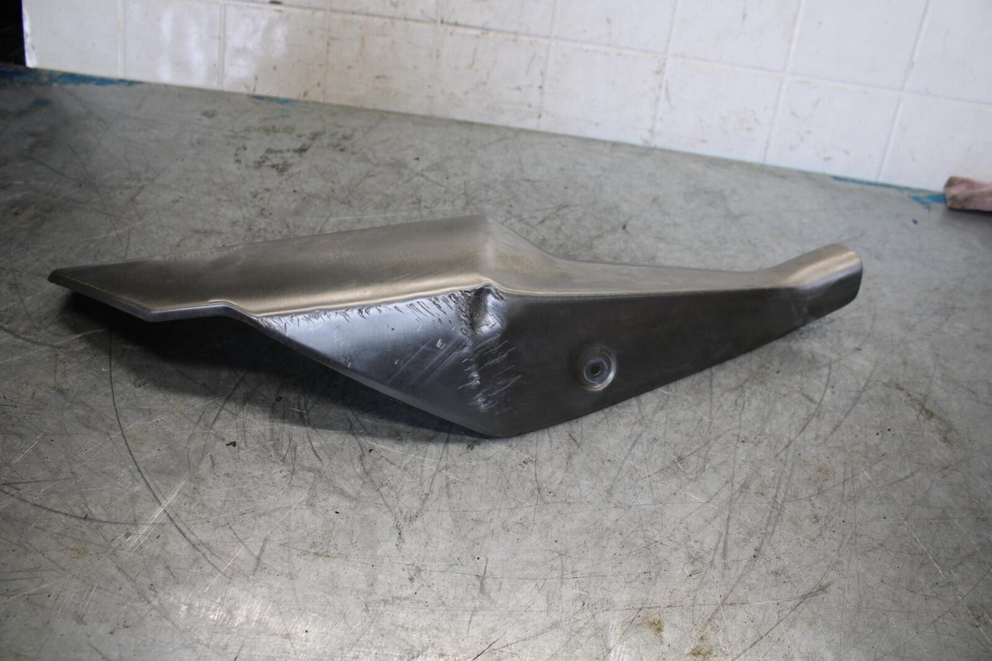 13-17 KAWASAKI NINJA 300 REAR BACK MUFFLER EXHAUST PIPE COVER HEAT SHIELD BB429