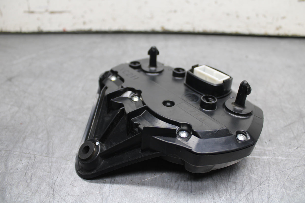 06-07 SUZUKI GSXR 600 SPEEDO TACH GAUGES CLUSTER SPEEDOMETER TACHOMETER BB243