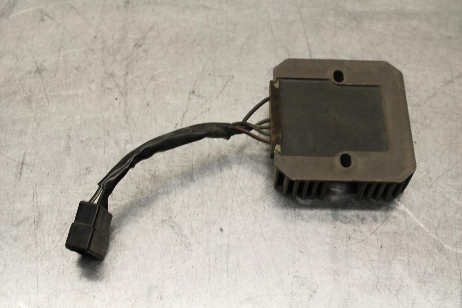 2004 Suzuki Intruder 1500 VL1500 RECTIFIER VOLTAGE REGULATOR 32800-44D11 BB573