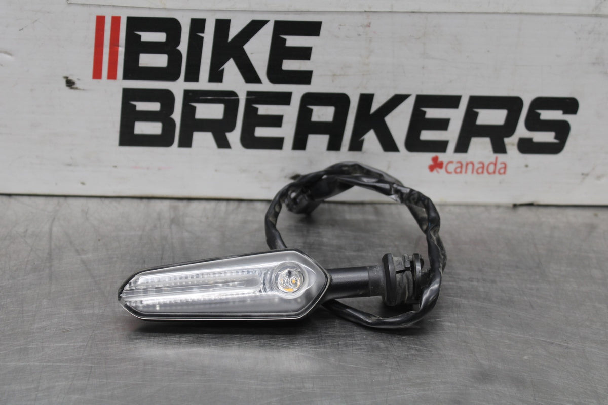 19-24 YAMAHA R3 LEFT REAR TURN SIGNAL LIGHT INDICATOR BB942
