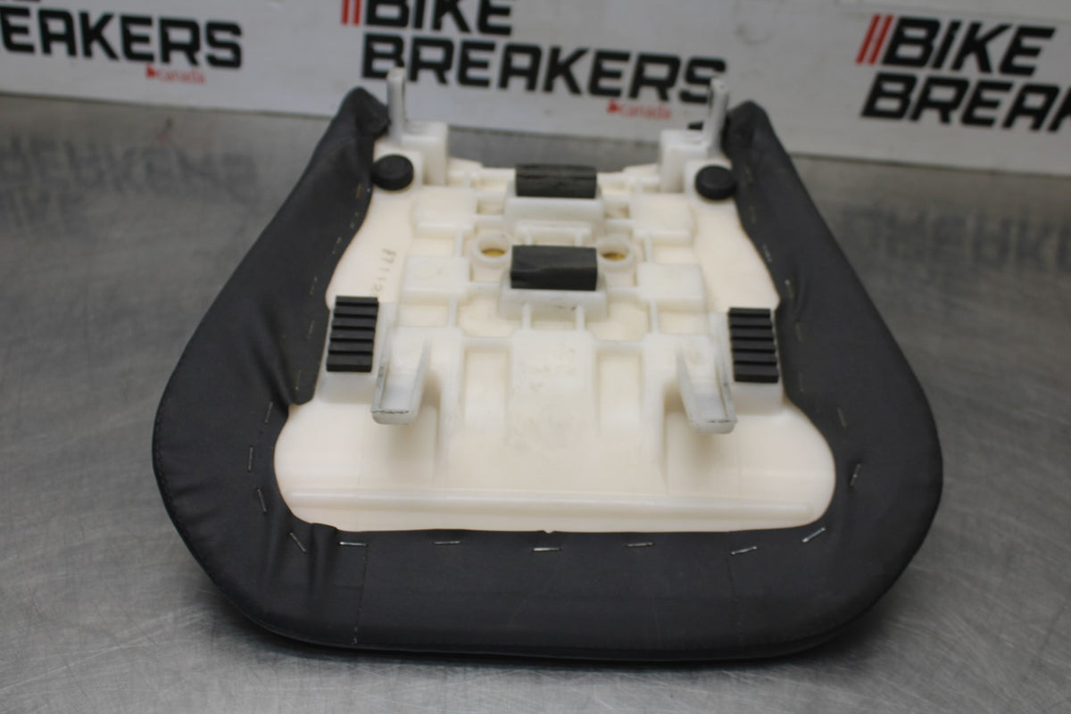 05 SUZUKI GSXR600 FRONT DRIVERS SEAT PAD SADDLE PILLION BB329