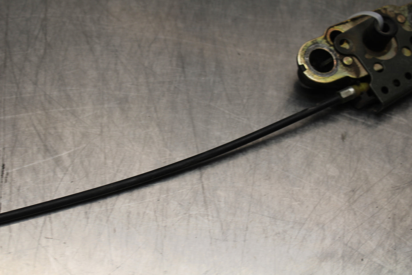 04-05 KAWASAKI NINJA ZX10R REAR PASSENGER SEAT LATCH LOCK ASSEMBLY BB163