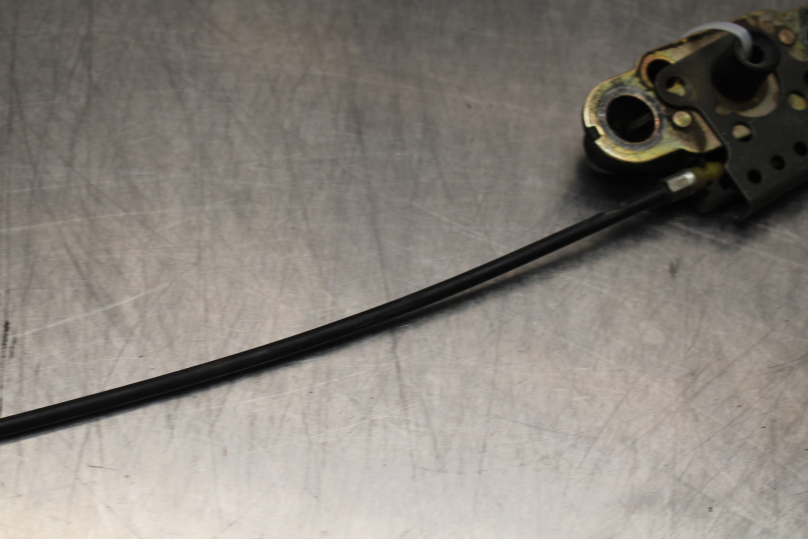 04-05 KAWASAKI NINJA ZX10R REAR PASSENGER SEAT LATCH LOCK ASSEMBLY BB163