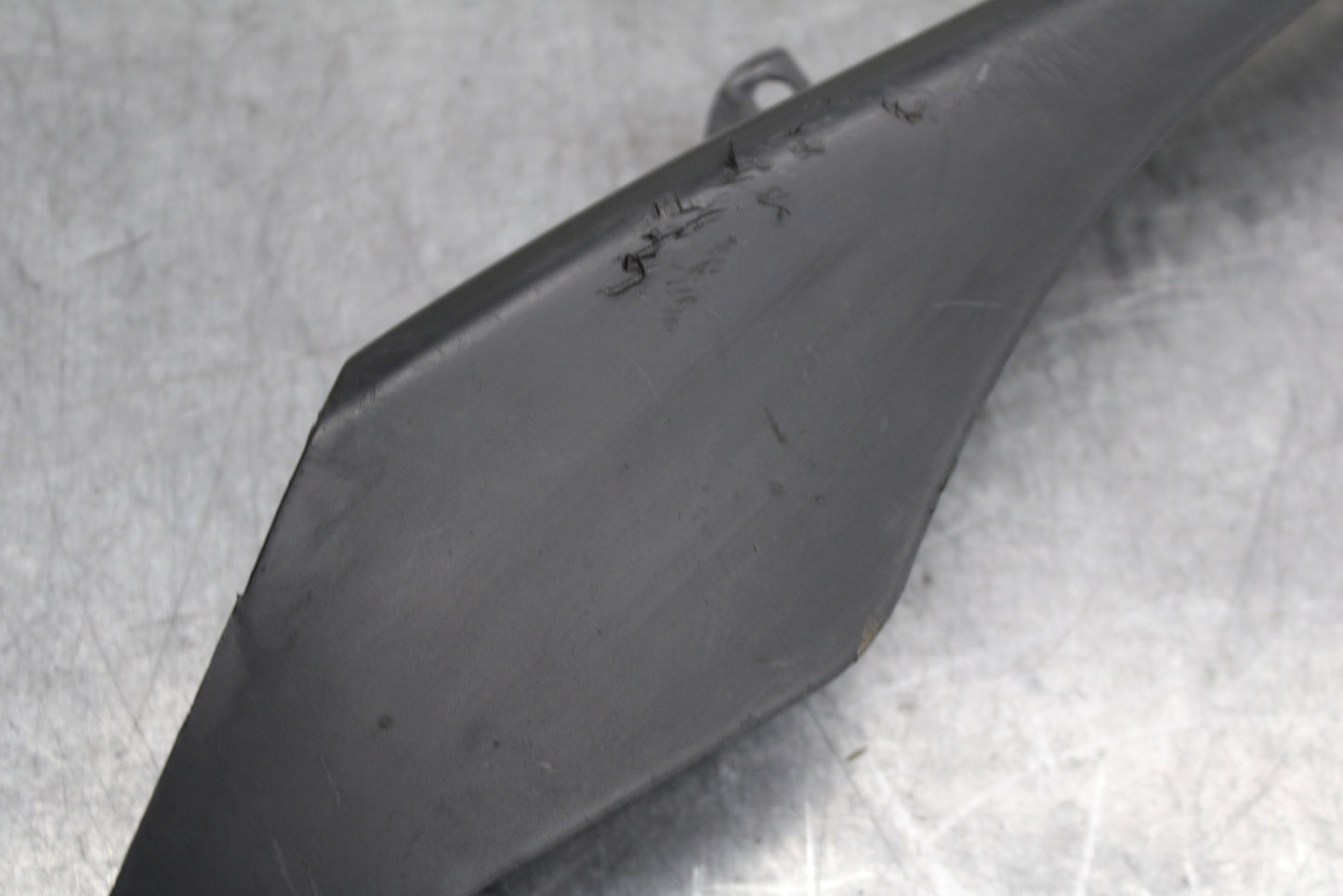 07-08 YAMAHA YZF R1 REAR BACK DRIVE CHAIN GUARD COVER SHIELD BB724