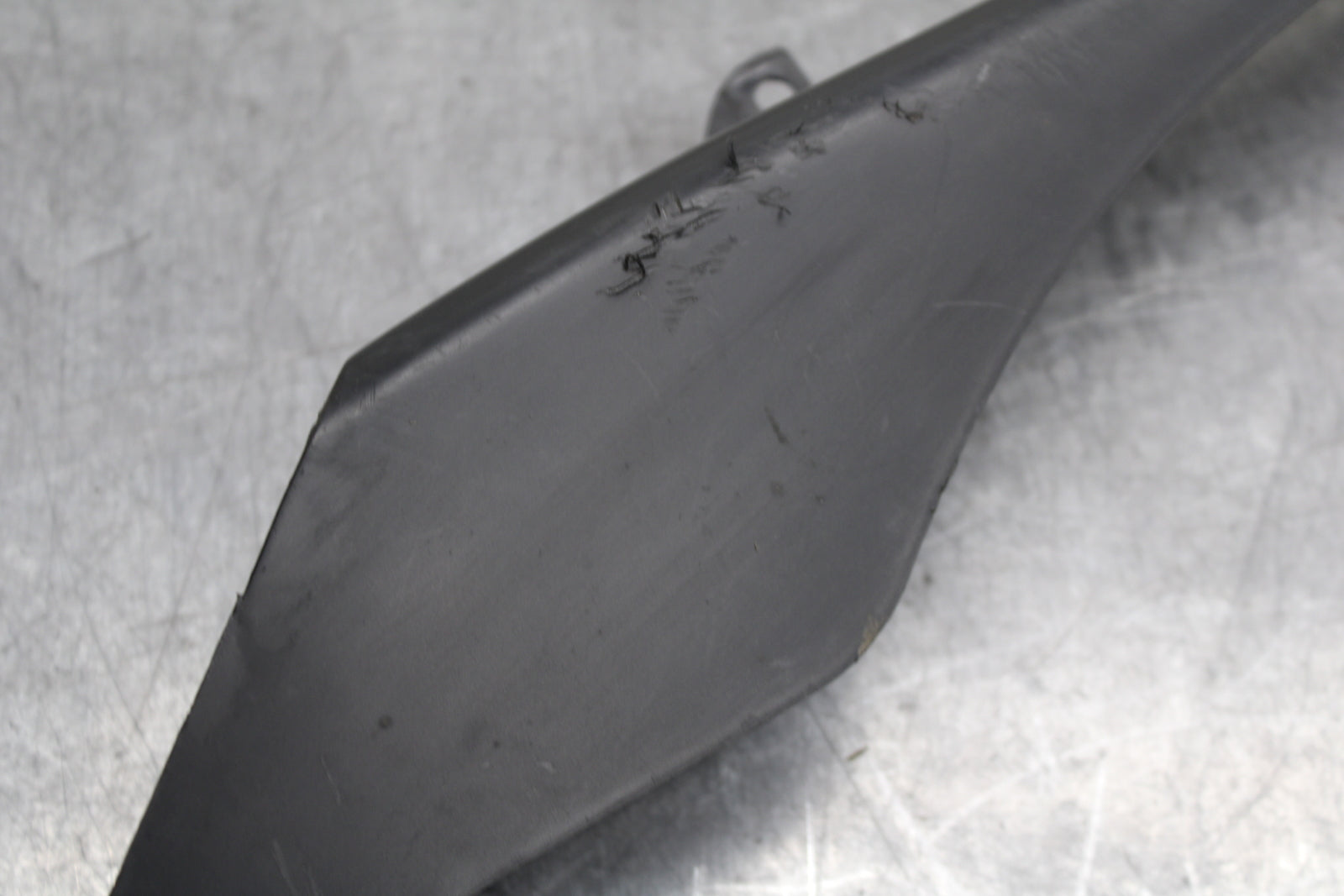 07-08 YAMAHA YZF R1 REAR BACK DRIVE CHAIN GUARD COVER SHIELD BB724