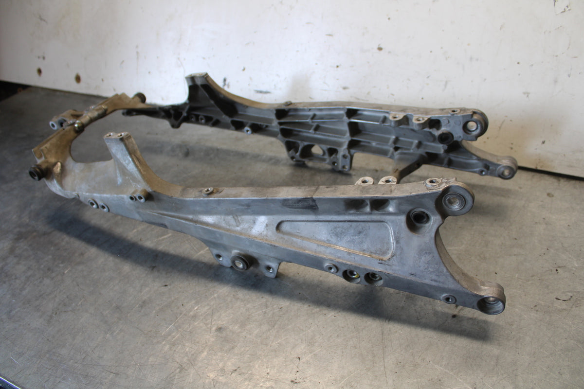 03-04 HONDA CBR600RR REAR SUBFRAME BACK SUB FRAME 50200-MEE-000 BB661