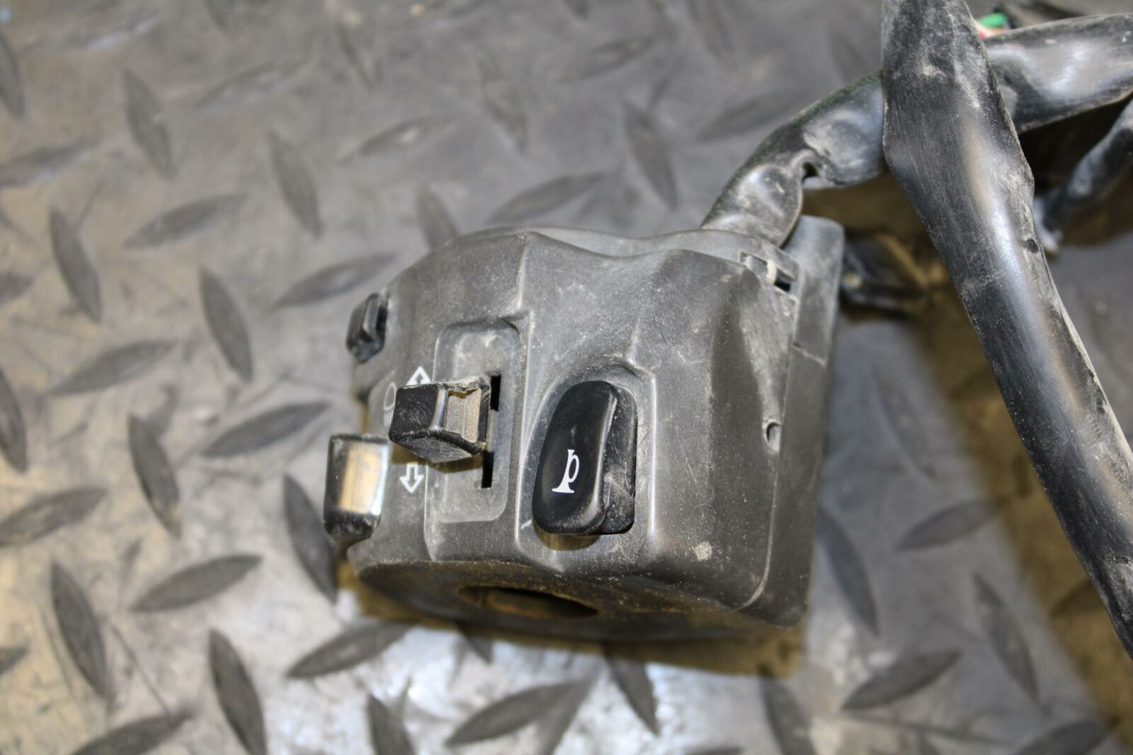 06-07 KAWASAKI NINJA ZX10R LEFT CLIP ON HANDLE HORN SIGNALS SWITCH  BB186